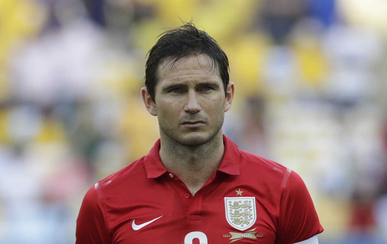 Frank comenzó su carrera profesional en el futbol en 1996 cuando debutó en primera división con el West Ham United.