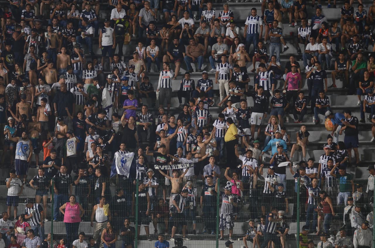 Como siempre, la afición de los Rayados hizo el viaje para alentar a su equipo. Una de las mejoress aficiones de nuestro fútbol.