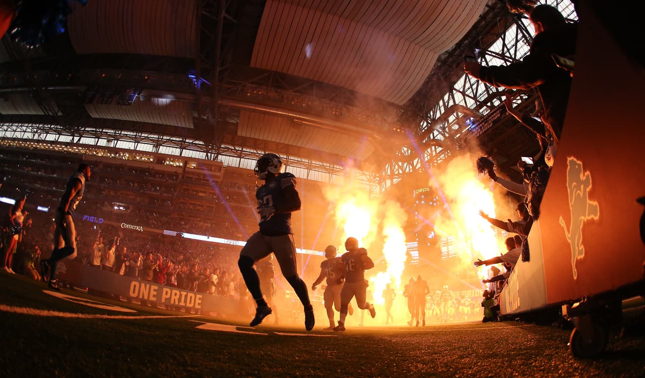 La NFL vivió una nueva jornada en la que el colorido y humor de los fanáticos mezclados con el ánimos de las porristas y la energía de los espectáculos le dieron vida propia a la fiesta fuera de la competencia en el fútbol americano estadounidense.