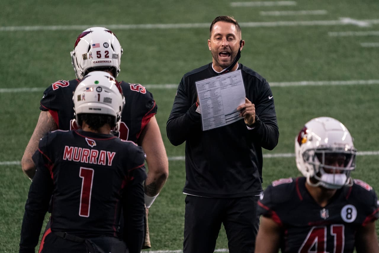 Russel Wilson comanda la victoria de 21-28 sobre los cardinals y ponen su record en 7-3.