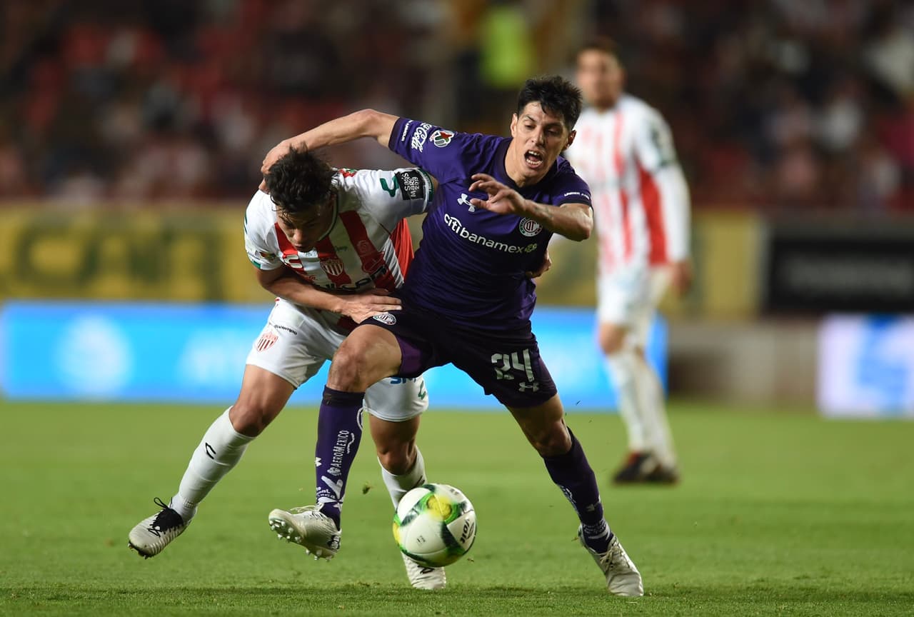 A pesar de la ventaja parcial para los Diablos Rojos, la escuadra local intentó por medio de jugadas colectivas aunque no encontraba la manera de vulnerar el arco rival.