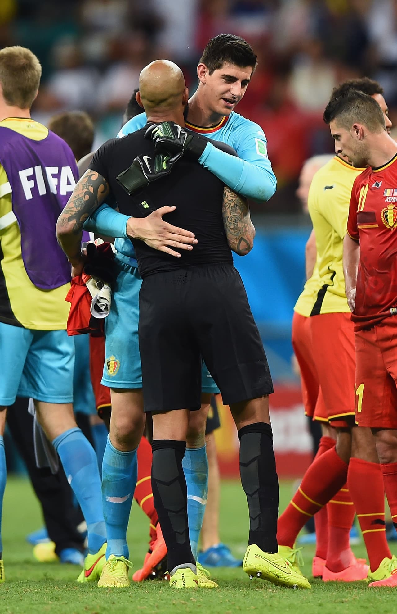Un joven Thibaut Courtois también se mostró admirado ante un arquero que aún con sus 35 años en ese momento (ahora tiene 39 y se retirará con 40) dejaba lo mejor de su repertorio.