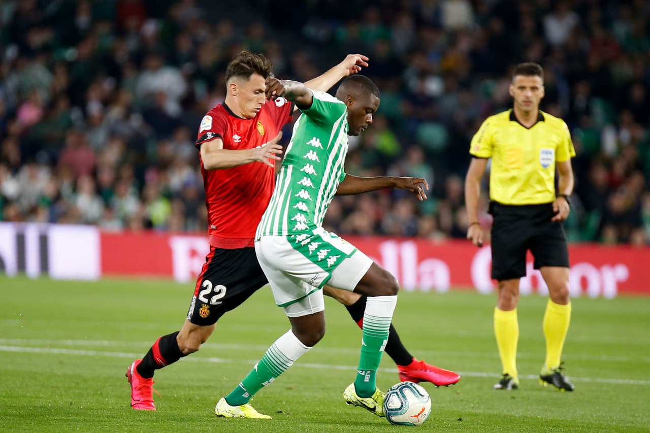 Juan Camilo Hernández (16’) adelantaba a los visitantes hasta que Sergio Canales (19’), de tiro penal hizo, el 1-1. Budimir (27’) aventajó nuevamente a Mallorca. Marcaron un segundo penal en favor de Betis, mismo que cobró y anotó Fekir (35’). Joaquín Sánchez (48’) daba la victoria a los locales, pero Kubo (70’) arrebató el empate. Guardado salió al 87’.