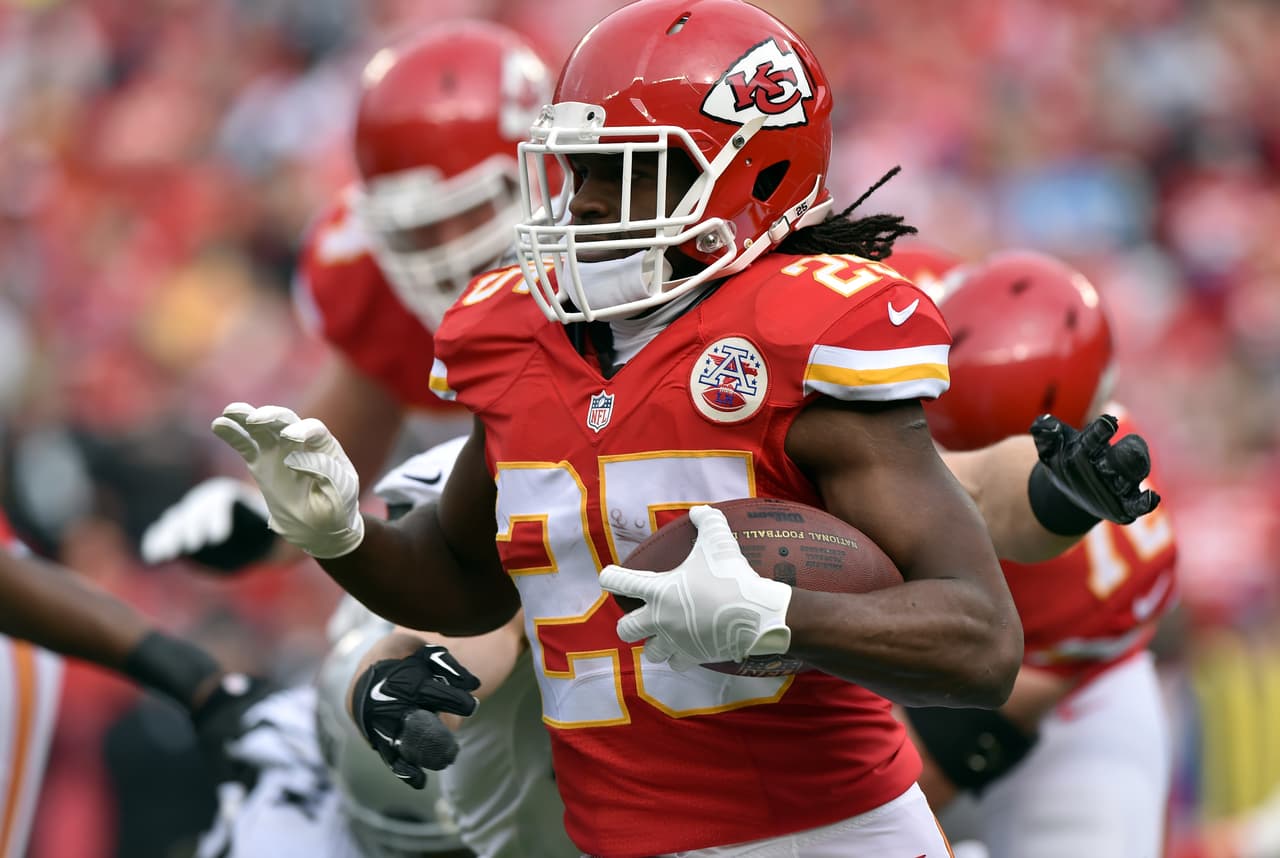 KANSAS CITY, MO - DECEMBER 14: Jamaal Charles #25 of the Kansas City Chiefs runs the ball against the Oakland Raiders during the first half at Arrowhead Stadium on December 14, 2014 in Kansas City, Missouri. (Photo by Peter Aiken/Getty Images)