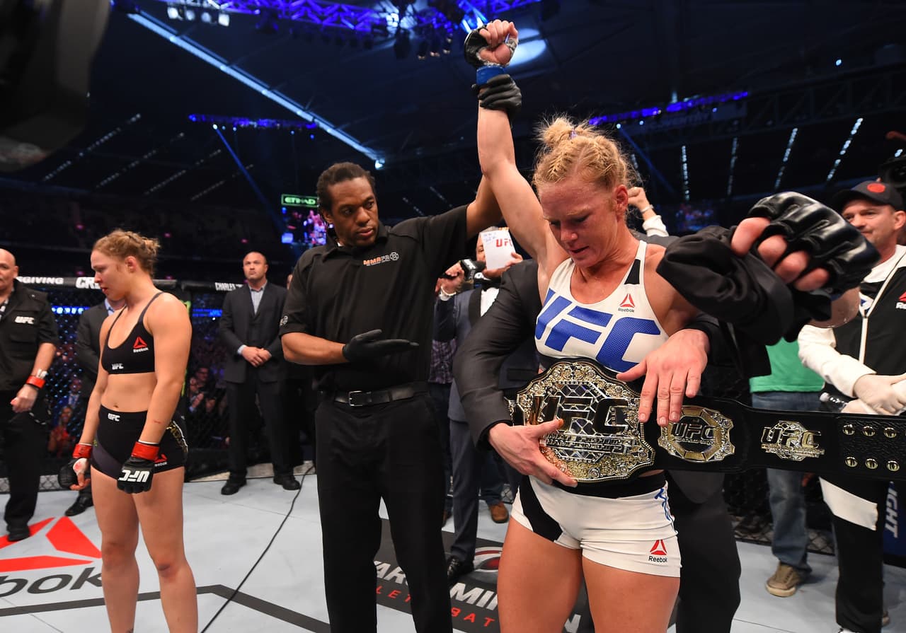 Holm acabó con una indestructible y el record de Ronda quedó 12-1 en la UFC, con lo que una nueva figura se abría paso.