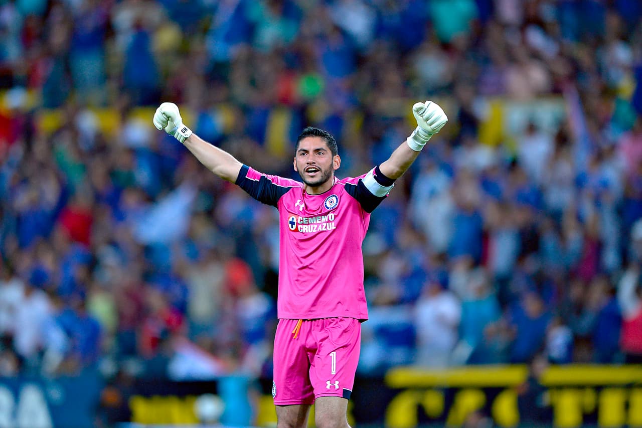 José de Jesús Corona, Cruz Azul.- El portero mexicano fue el mejor arquero de la fecha 11, y ene sta ocasión impidió que el conjunto rojinegro lograra marcar un gol en su portería, sumando 10 puntos en esta jornada, mientras que su valor en el UD Fantasy es de $4.9 millones.