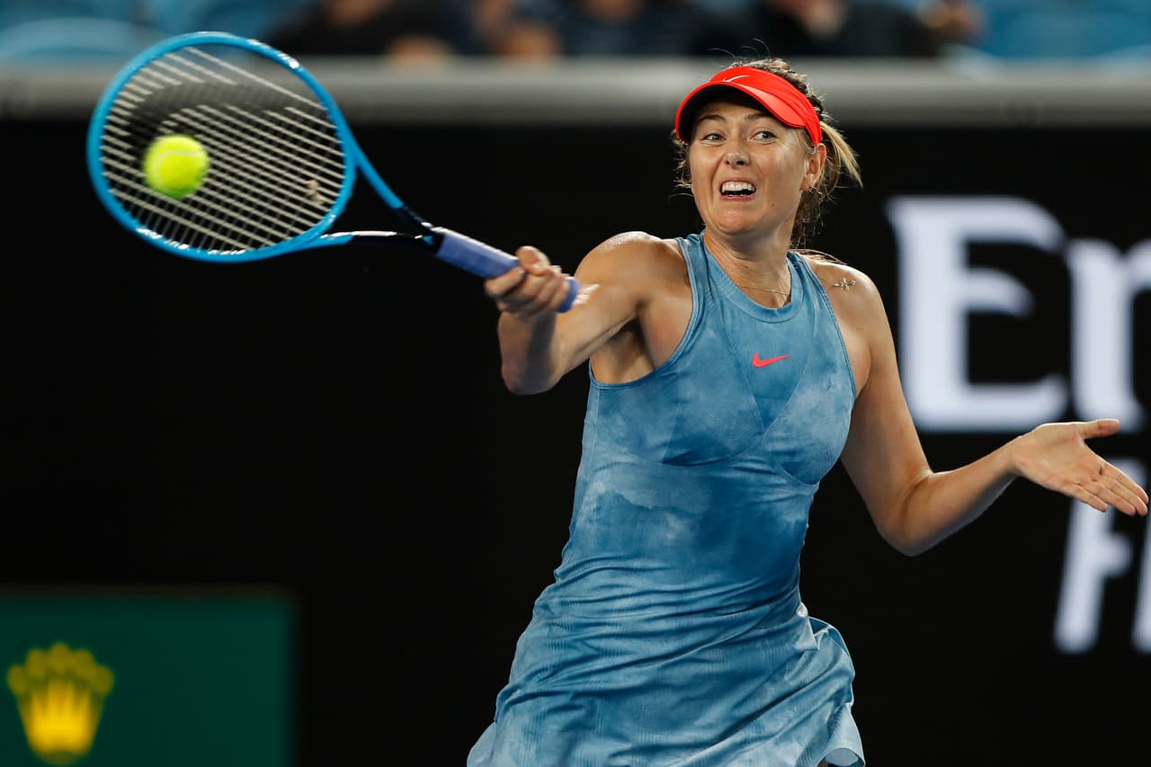 La rusa María Sharapova pasó a tercera ronda del Abierto de Australia y chocará contra la danesa Caroline Wozniacke, otra exnúmero uno. Así, tras 14 años de carrera sigue vigente su talento y belleza.