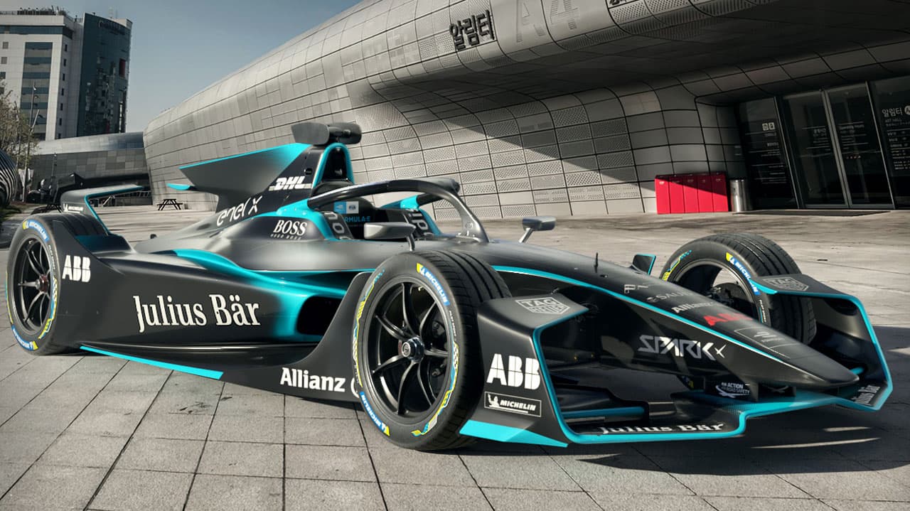 Se presentó la evolución del auto de generación 2 de la Fórmula E como Gen2 EVO con el que competirán en la temporada siete, cuando sean reconocidos como campeonato mundial de la FIA.
<br>