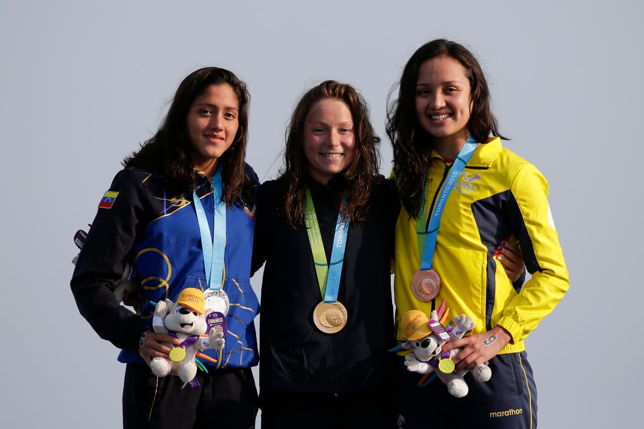 La estadounidense, Eva Fabián, conquistó el oro en los 10 kilómetros de aguas abiertas con un tiempo de 2:03:17.0, el segundo lugar fue para la venezolana Paola Pérez y el tercero para la ecuatoriana Samantha Arévalo.