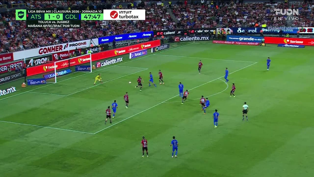 ¡GOL!  anota para Guadalajara. Armando González