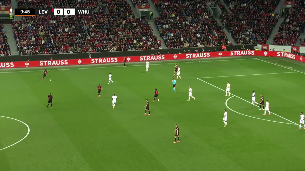 ¡TIRO ATAJADO! disparo por Amine Adli.