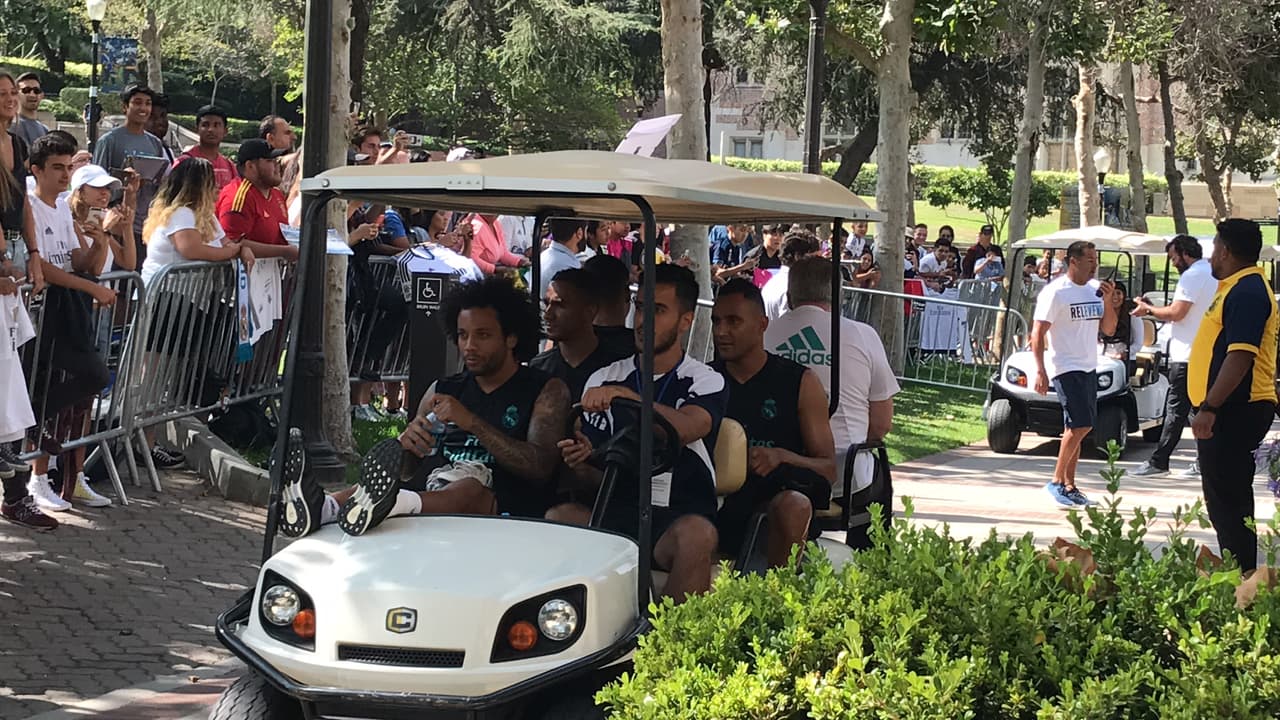 El lateral por izquierda ante la afición madridista en el sur de California. (Crédito: John Rojas | FutbolMLS.com)