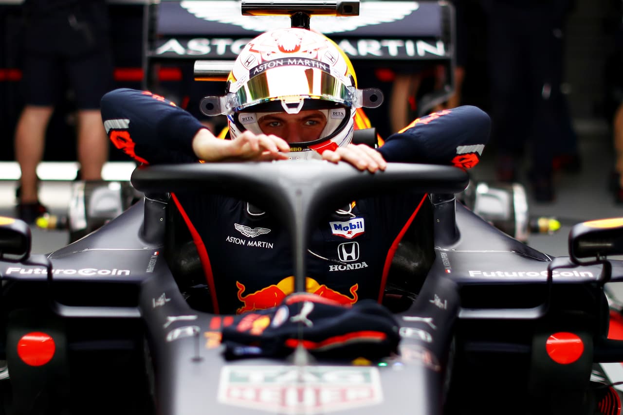 En la madrugada de este sábado se corrió la última sesión libre y la clasificación del Gran Premio de China en la cual los autos de Mercedes lograron los mejores tiempos. Valtteri Bottas se quedó con la Pole, Lewis Hamilton saldra segundo, Sebastian Vettel (Ferrari) tercero y Sergio 'Checo' Pérez quedó en el puesto 12.