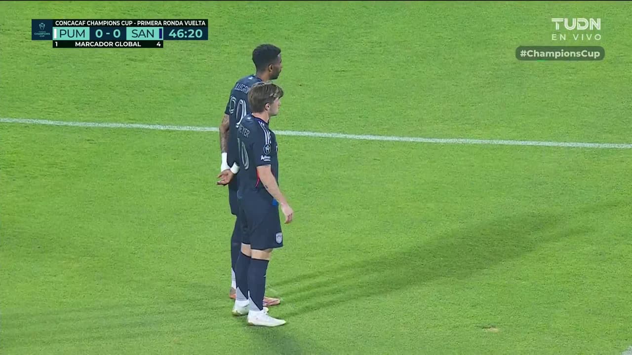 ¡GOL!  anota para Pumas UNAM. Pedro Vite