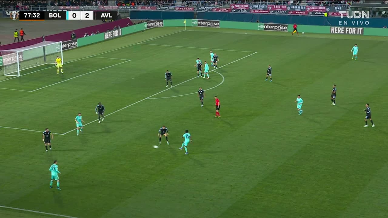 ¡CERCA! Federico Bernardeschi disparó que se estrella en el poste.