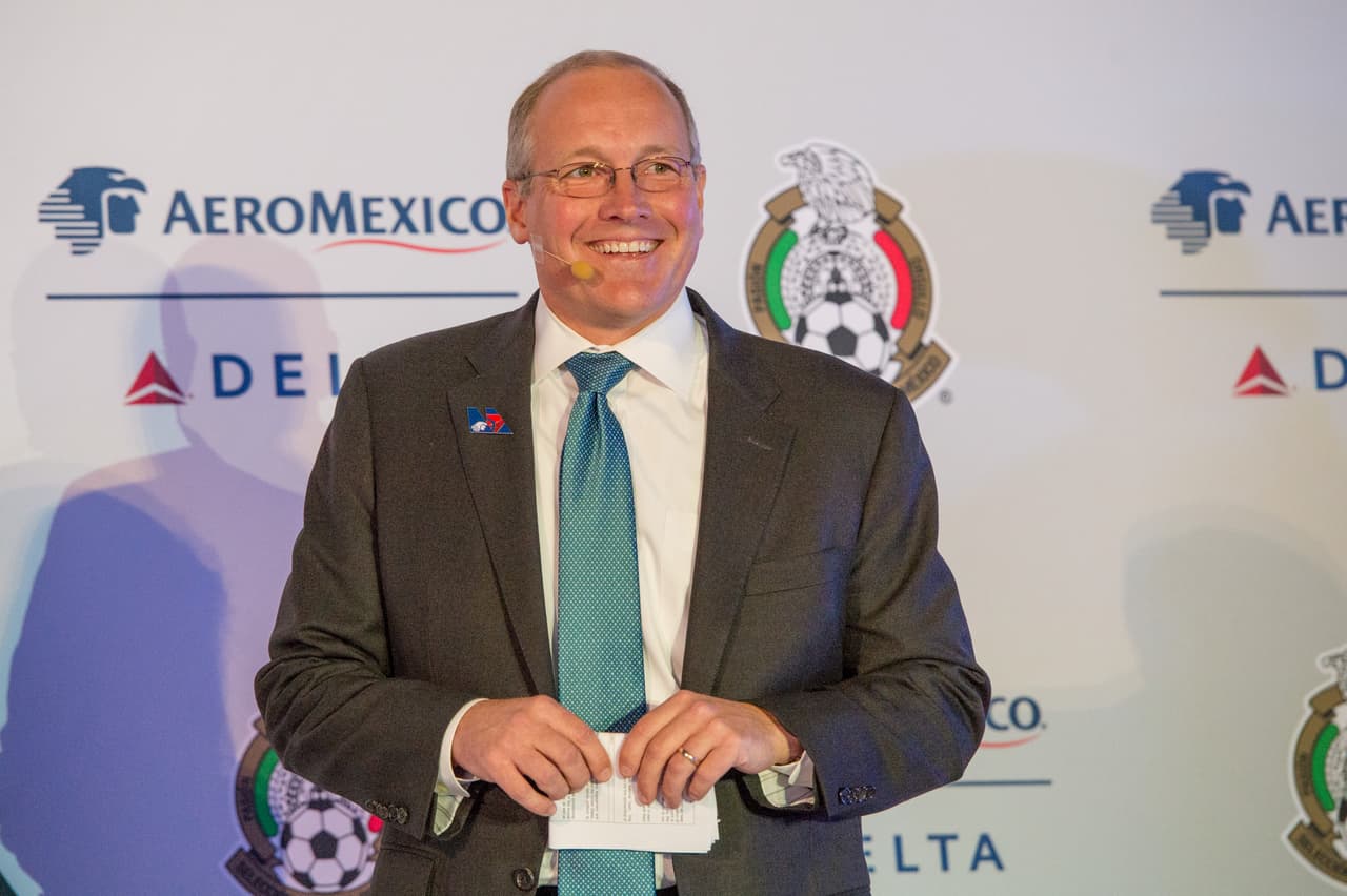 La alegría due la protagonista de la jornada en el Aeropuerto Internacional de la Ciudad de México y el presidente de Delta, Sear, no podía ocultarla.