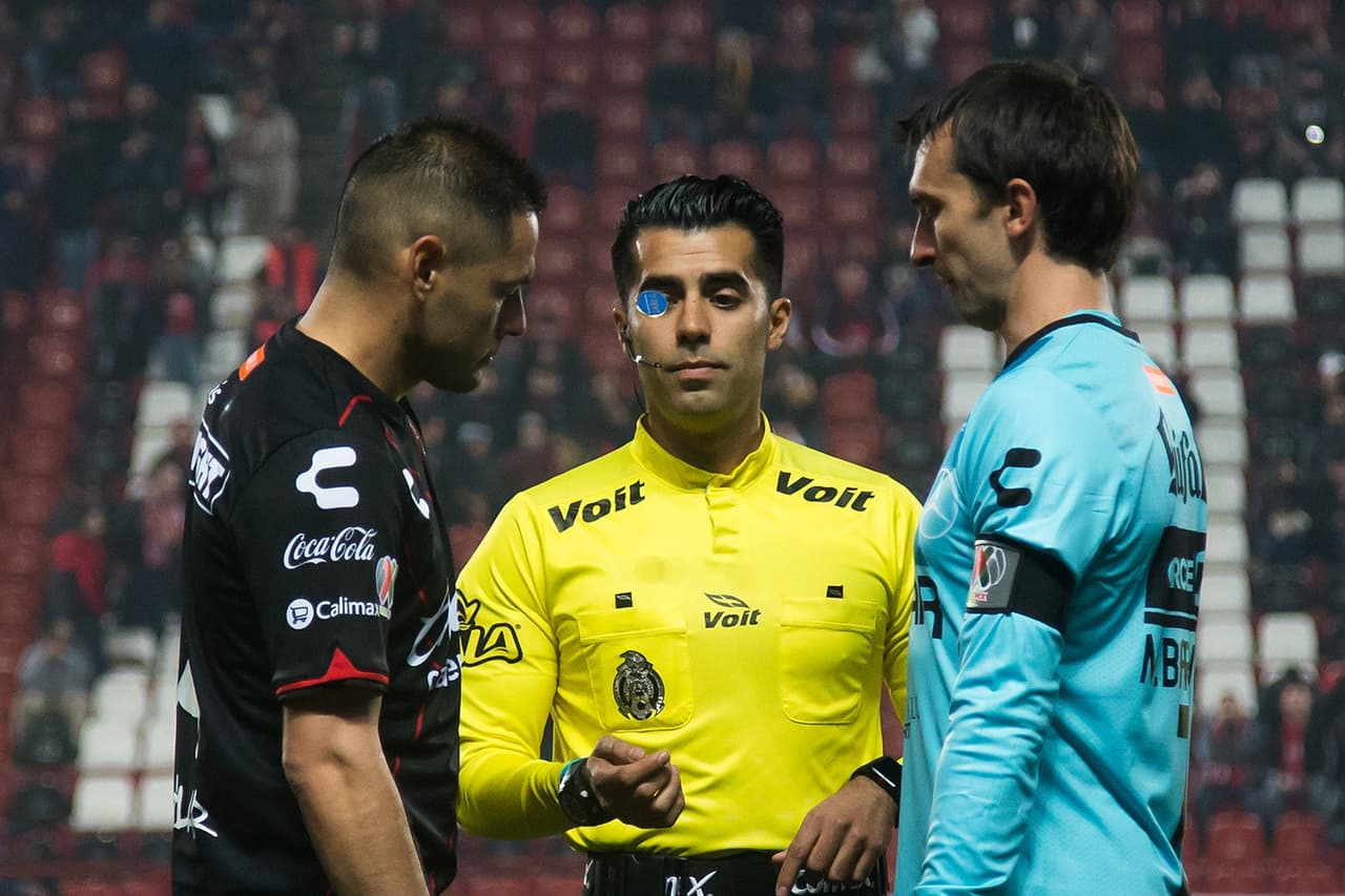 El encuentro lucía parejo por lo visto en la primera jornada en ambos conjuntos.