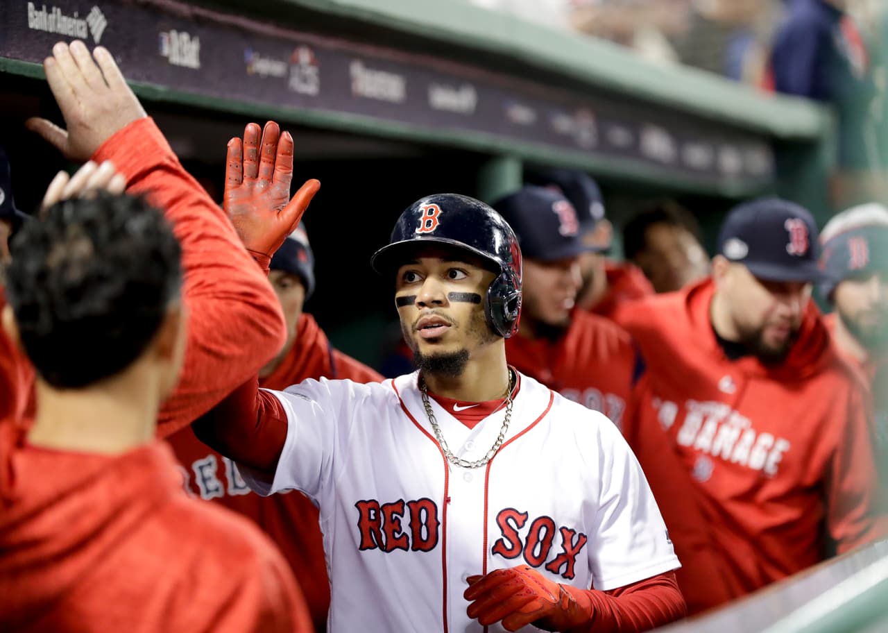 <b>Right Field: Red Sox</b>. Mookie Betts es el máximo candidato a ser MVP de la Liga Americana, aunque ha estado algo apagado en Playoffs. En la balanza, comparado con Yasiel Puig, Betts sale por delante.