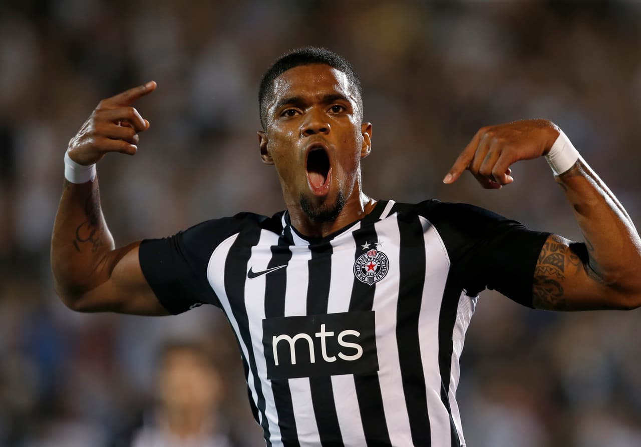 Partizan asustó en Serbia al Besiktas, que reaccionó para llevarse un valioso empate de visitante 1-1.