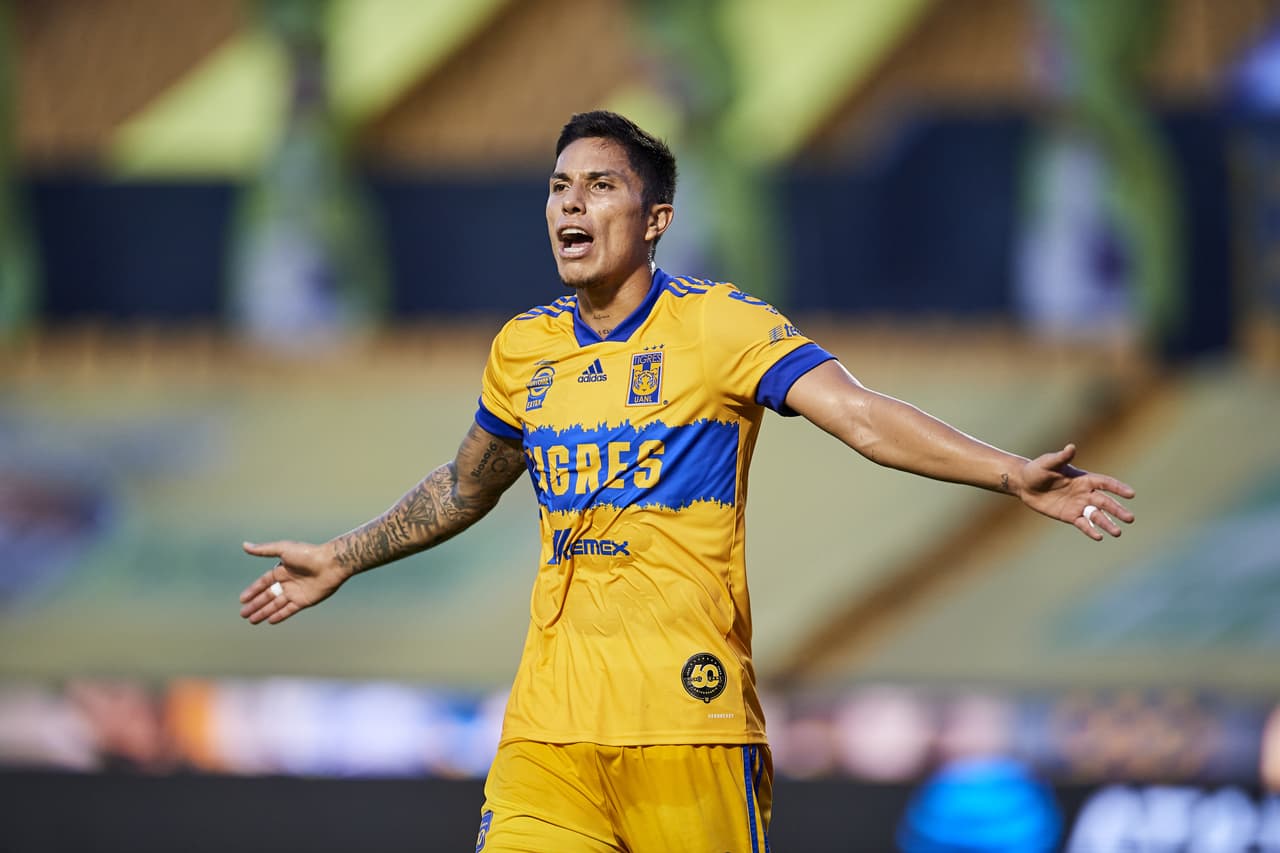 Carlos Salcedo de Tigres