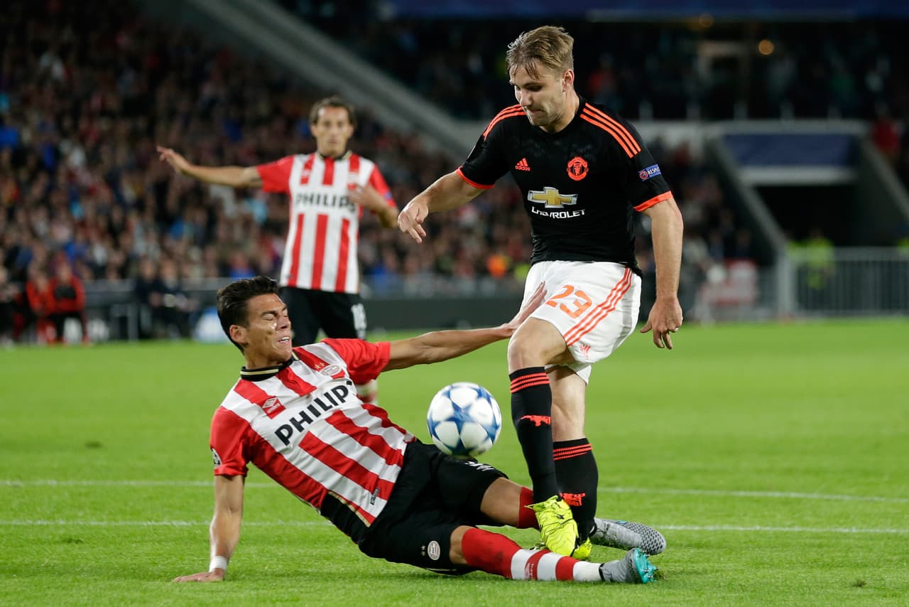 Luke Shaw le costó al Manchester United más de 30 millones de dólares en 2015, aunque una entrada con fuerza desmedida del mexicano Héctor Moreno le ocasionó fractura de tibia y peroné.