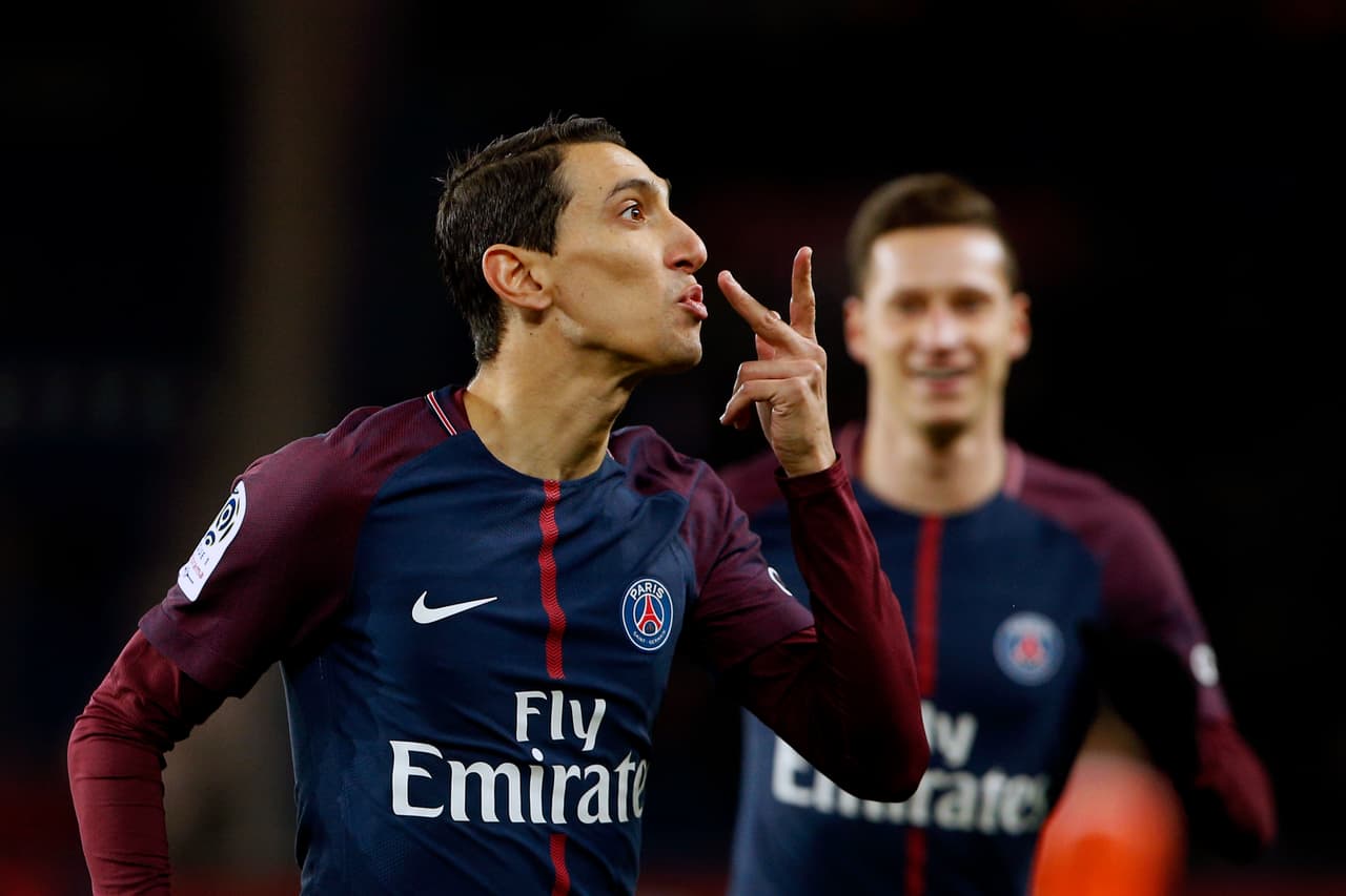 El jugador de PSG, Angel Di María, festeja un gol contra Dijon en la liga francesa en París.