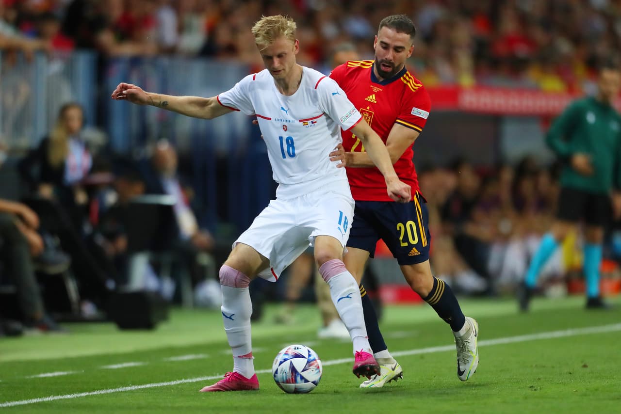 España se impuso sobre República Checa gracias a los goles de Carlos Soler y Pablo Sarabia.