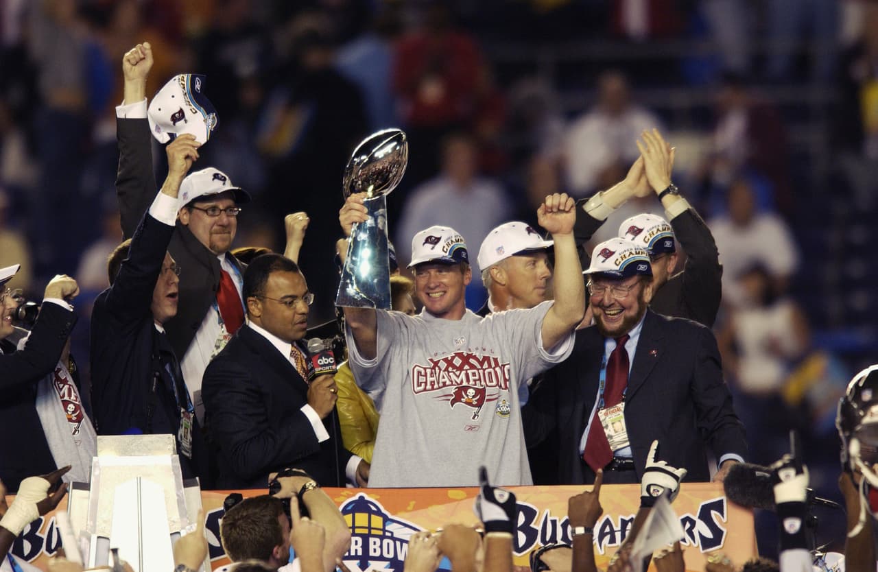 <b>1.- Ganar el Super Bowl</b>
<br>Esta franquicia solo tiene un campeonato en su historia (2003). Ocurrió en la temporada del 2002 con una defensiva capaz de llevarlos al título. Ahora, la ofensiva es prometedora y este es el mayor deseo de esta franquicia.