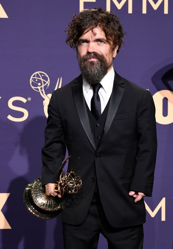 Dinklage tiene acondroplasia, un tipo de enanismo que hace que mida 4 pies y 5 pulgadas de alto.