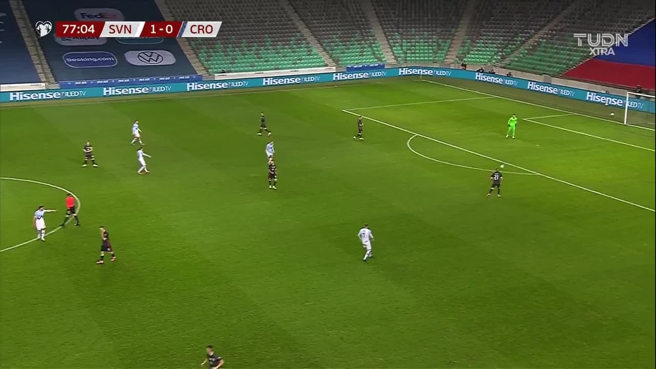 ¡TIRO ATAJADO! disparo por Blaž Kramer.