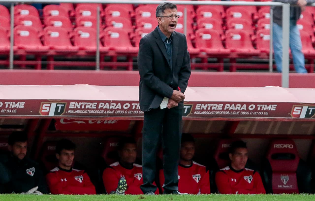 En el momento en el que los resultados no aparecían, los aficionados solían recibirlo en el Morumbí con el grito de
<b>'Burro'.</b>