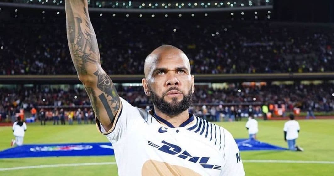 Dani Alves se conmueve con Pumas tras debut: "El primer día nunca se olvida"
