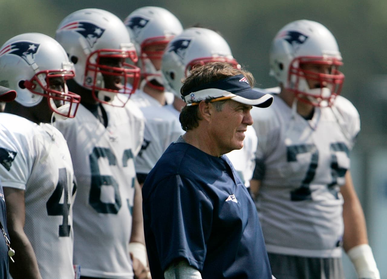 <b>Ama su trabajo</b>
<br>Bill Belichick es un entrenador que ama lo que hace y lo demuestra aunque no parezca, es intenso y, en ocasiones, algunos jugadores de los Patriots lo han manifestado.