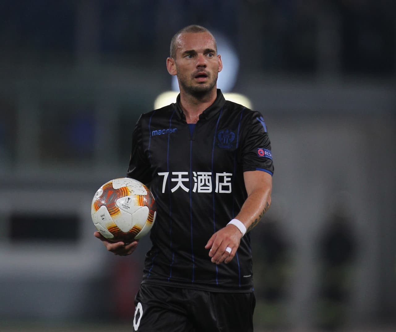 Mediocampista: Wesley Sneijder (Niza)