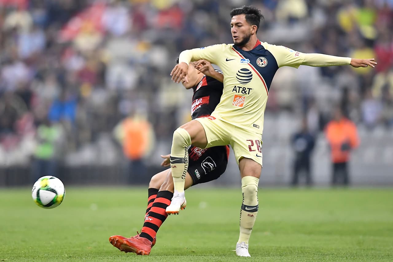 Aunque las Águilas buscaron añadir un gol más en el marcador, llegó antes el silbatazo que indicaba el medio tiempo de esta Semifinal.