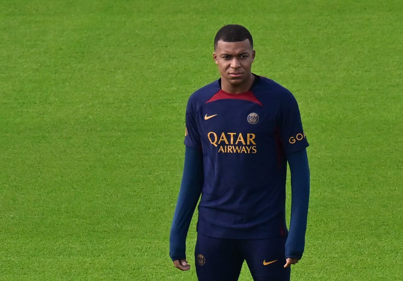 El entorno de Mbappé niega acuerdo con el Real Madrid