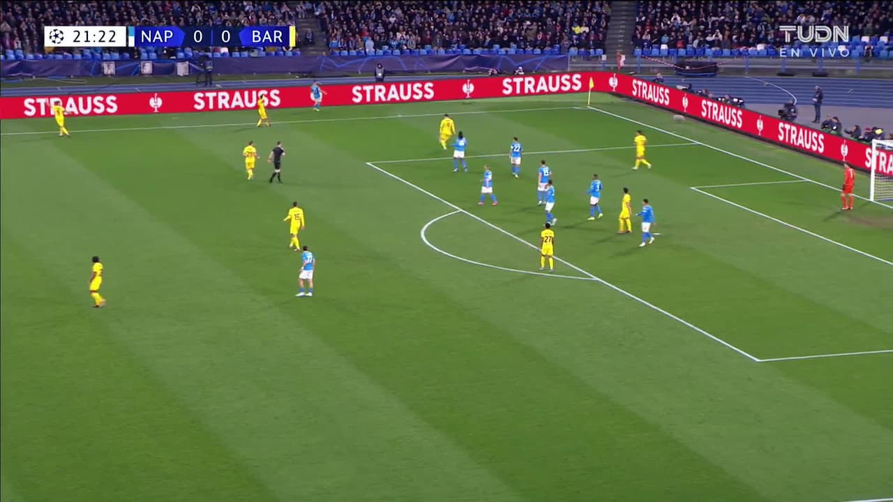 ¡TIRO ATAJADO! disparo por Robert Lewandowski.