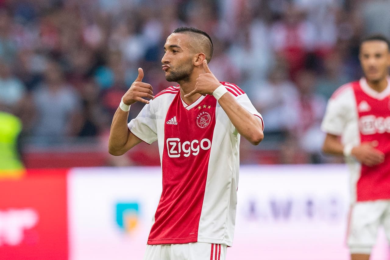 Ajax 2-0 Sturm Graz: los de Amsterdam, favoritos a seguir hasta la fase de grupos, ganaron en el Johan Cruyff Arena con anotaciones de Hakim Ziyech y Lasse Schöne. En Austria deben mantener o ampliar su diferencia.