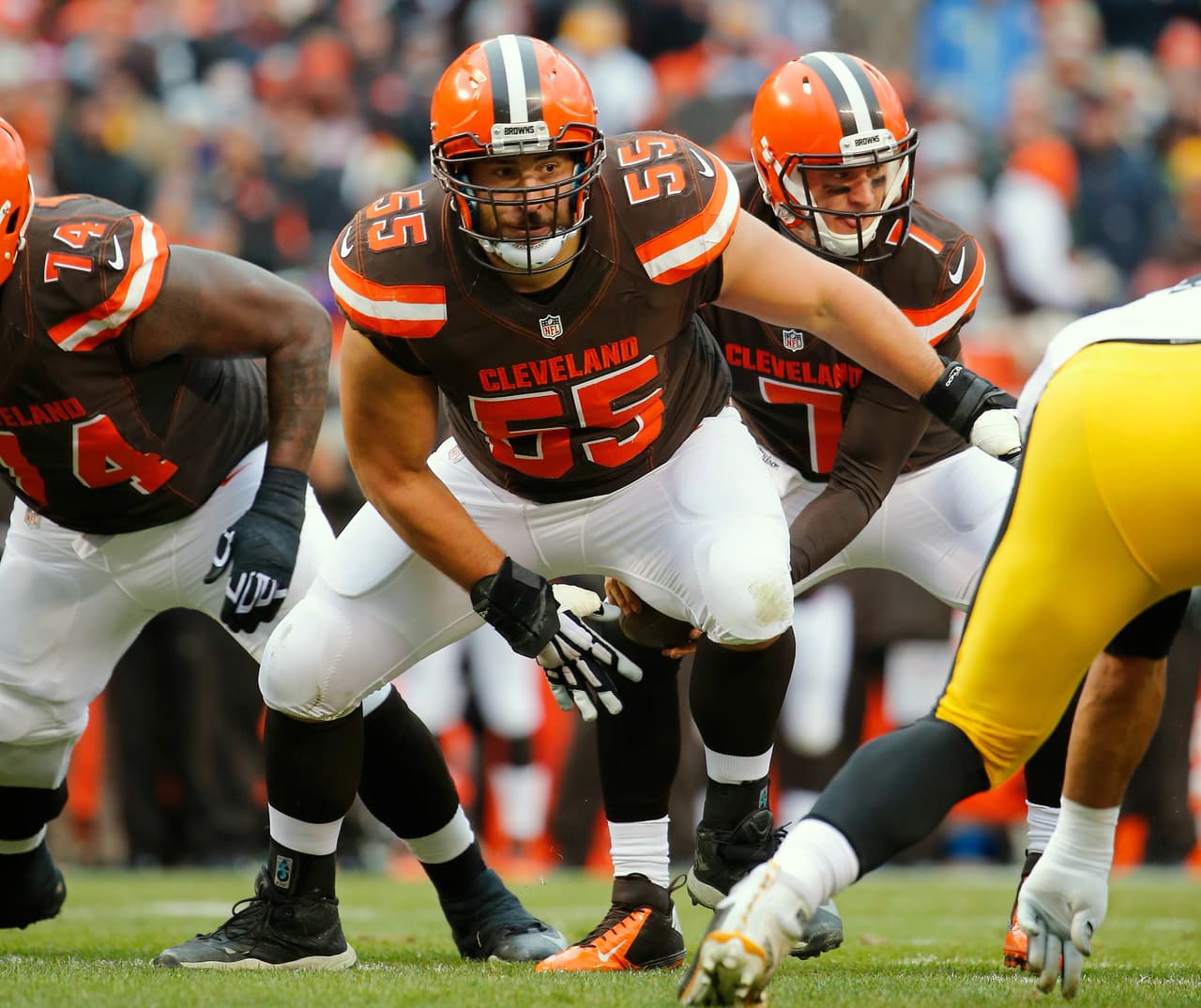 Alex Mack termina su relación con los Browns, quiere jugar con un equipo ganador