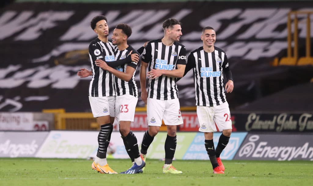 De último minuto empata Newcastle ante el Wolverhampton en el Estadio Molineaux. El mexicano Raúl Jiménez anotó el primer gol del encuentro, pero fue al minuto 88 cuando Jacob Murtphy le da el gol del empate a los 'Magpies' en la quinta jornada de la Premier League.