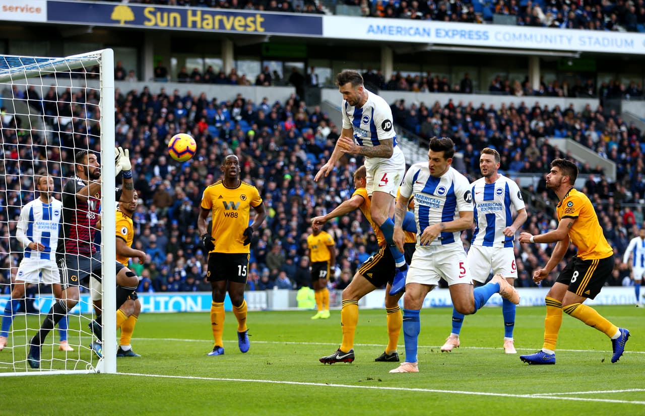 Luego fue Shane Duffy para los locales el que por poco abre el marcador, sin embargo su cabezazo fue rechazado por Rui Patricio.