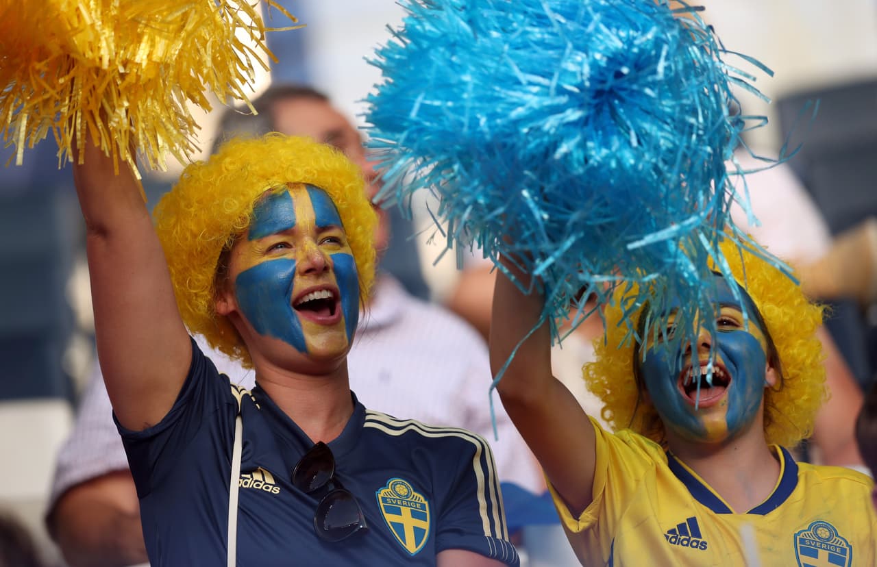 Los fanáticos de Suecia son mayoría en el Parque de los Príncipes de París para el juego contra Canadá en los Octavos de Final del Mundial femenino.