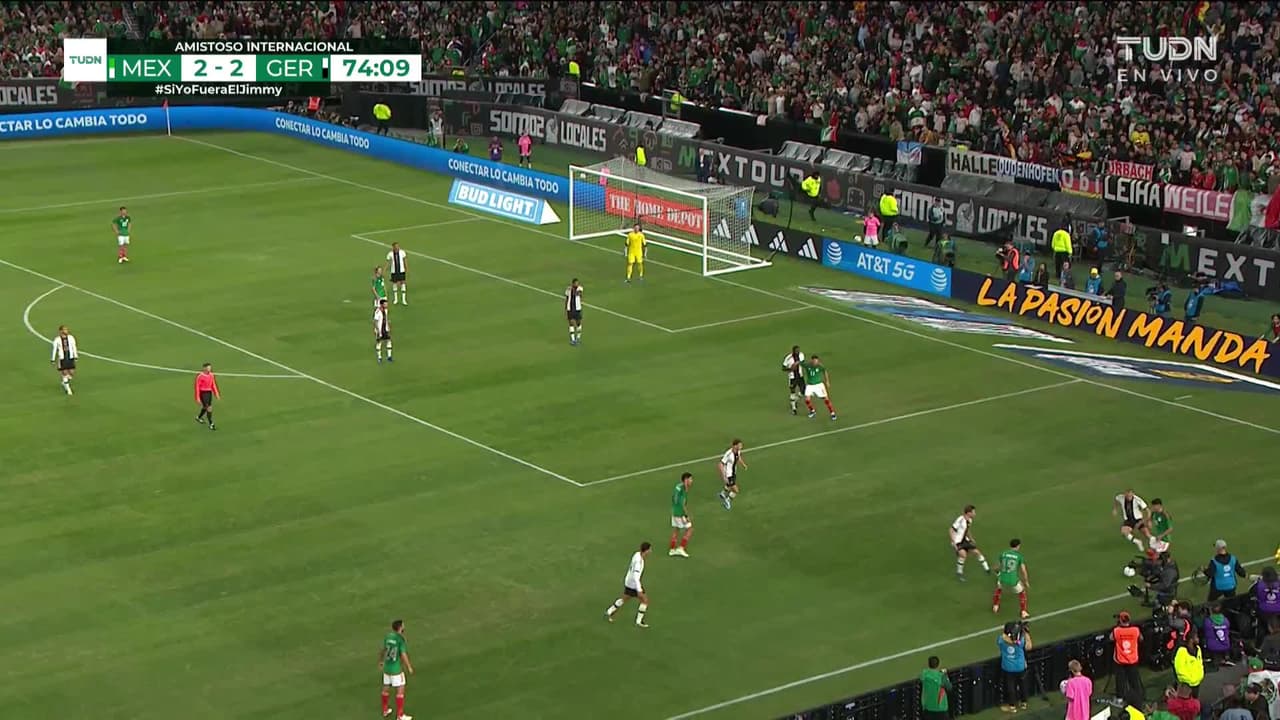 ¡TIRO ATAJADO! disparo por Luis Chávez.