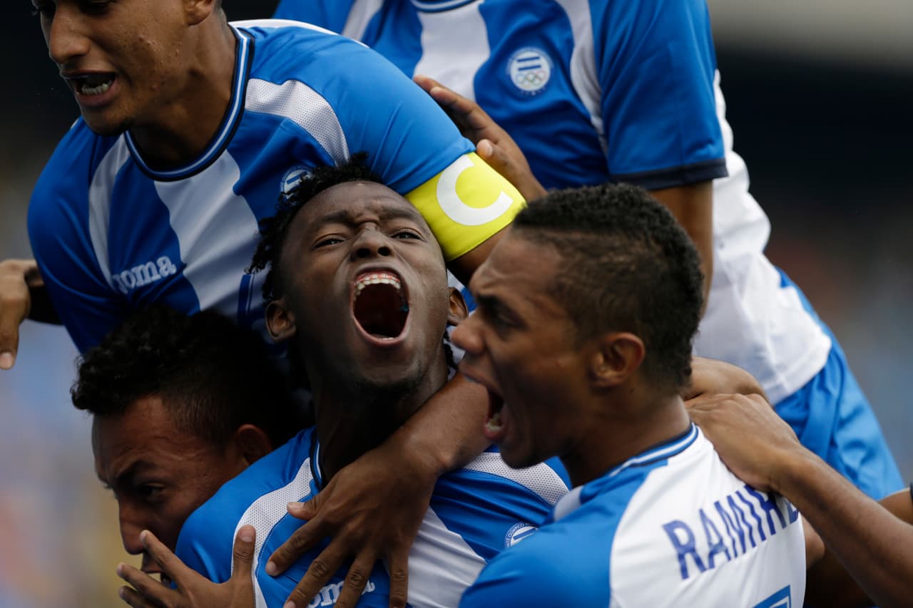 Presidente de Honduras se emociona por la clasificación de su selección de fútbol en Río 2016