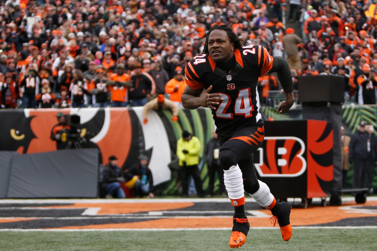 Adam Jones – El esquinero de los Bengals cometió un castigo de foul personal al perder la cabeza al final de la cuenta facilitando ostensiblemente el gol de campo del triunfo para los Steeelers, tras el juego, ‘Pacman’ culpó a los referees por la derrota.