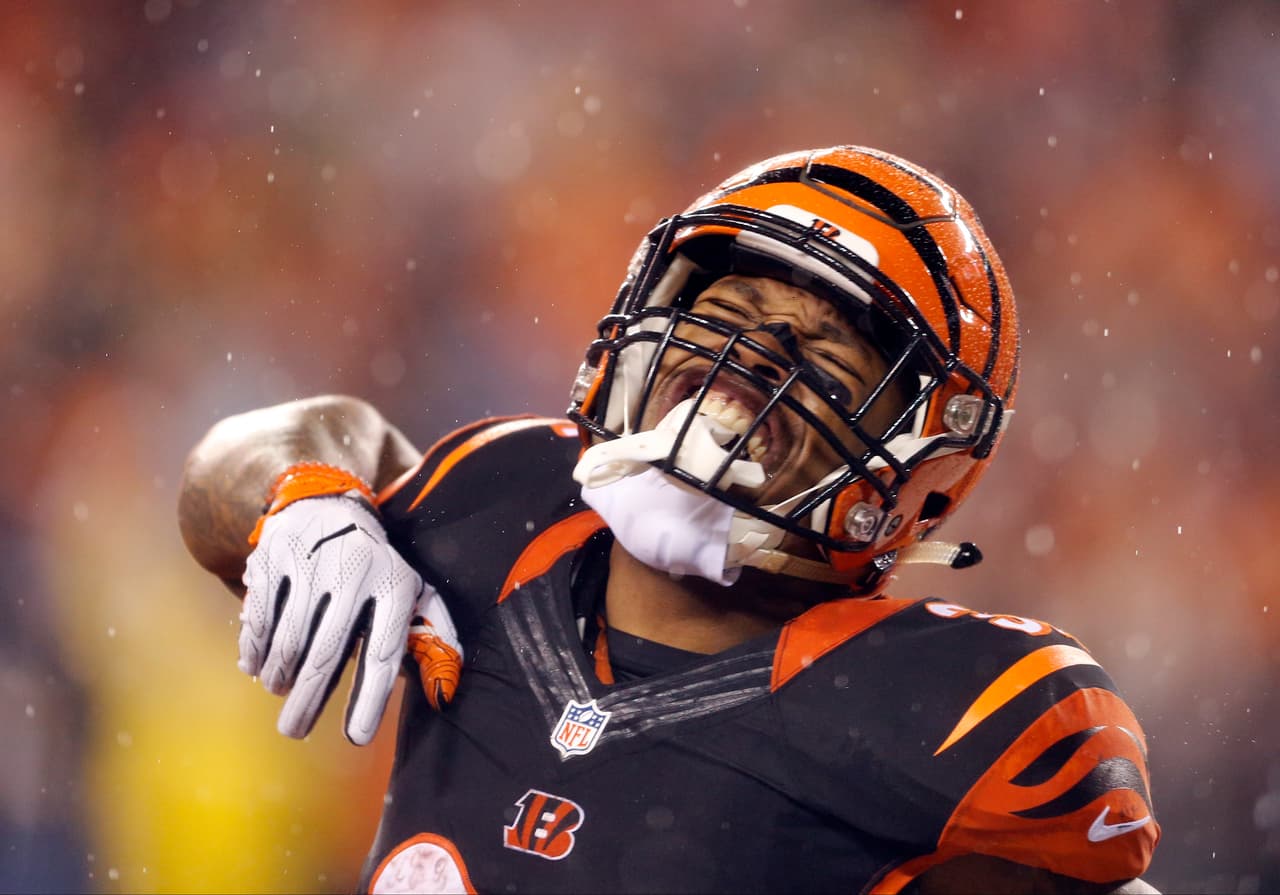 Jeremy Hill – Pero toda esta situación se presentó debido a un balón suelto del corredor de los Bengals, solo requería de asegurar el balón para hacer que el reloj poco a poco se expirara, sin embargo, lo perdió y le dio vida al cuado de Pittsburgh que al final sacó un milagroso triunfo.