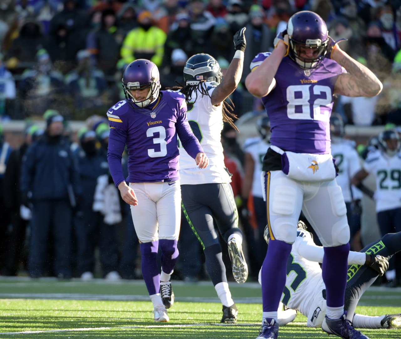 Blair Walsh – El pateador de los Vikings fallando un gol de campo de 27 yardas que le hubiera dado el triunfo a su equipo contra los Seattle Seahawks, el intento se fue completamente a su izquierda en una acción que parecía segura para el cuadro vestido de púrpura.
