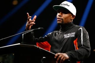 Floyd Mayweather Jr. le daría la revancha a Manny Pacquiao.