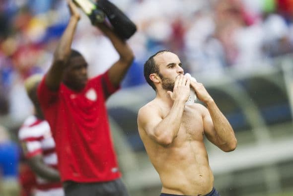 Otro que tiene motivos para presumir es Landon Donovan, el delantero norteamericano cuenta con un abdomen que muchos podrían envidiarle.Más de ¡Golazo Extra!