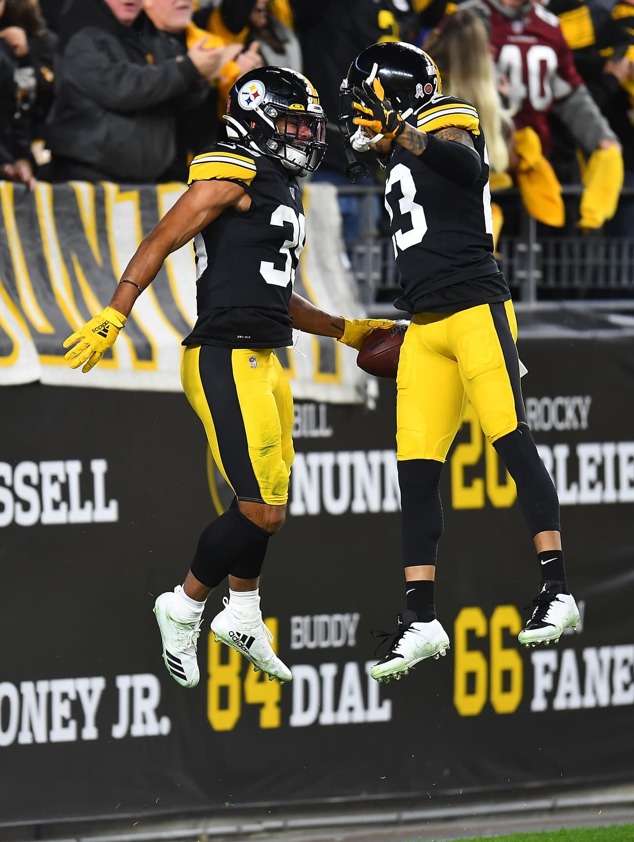 Steelers aprovecha los errores provocados por su sólida defensiva y consuma un triunfo vital para sus aspiraciones.